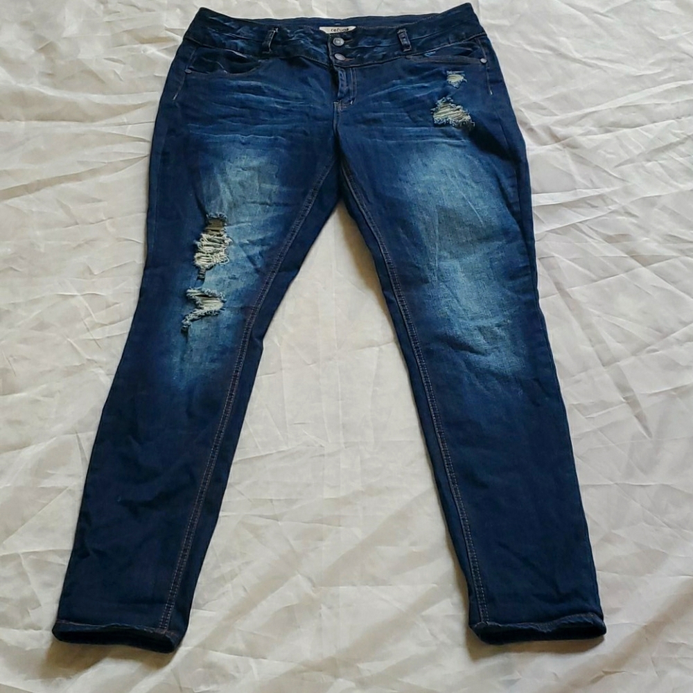 Refuge Distressed Jeans
